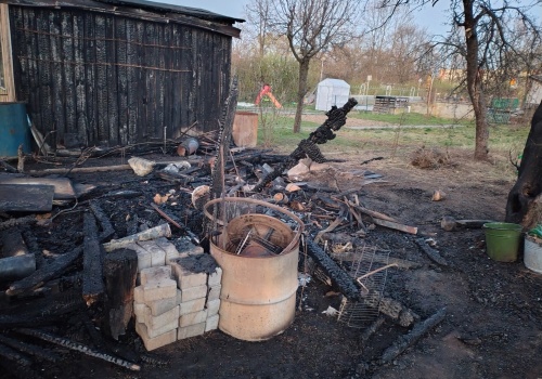 Spłonęła altanka w Świdnicy. Czy to było podpalenie?