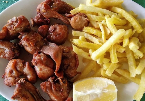 Guachinche El Chupete: garażowa podróż w czasie na Teneryfie