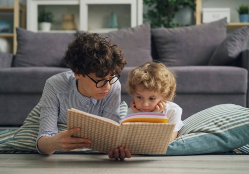 Rodzice wymienili książki, które wciągnęły ich dzieci w czytanie. Są idealne na wiosnę
