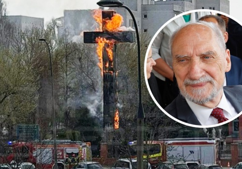Macierewicz wietrzy spisek wokół pożaru Krzyża Papieskiego. Ostra reakcja szefa MSWiA