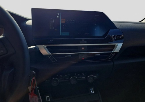 86 800 zł za SUV-a z hybrydą i automatem produkowanego w Hiszpanii. Sprzedali go, zanim chińska konkurencja się połapała