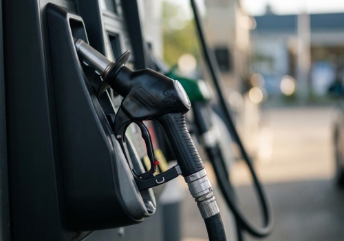 Maksymalne ceny paliw obowiązują tylko do końca maja. Polacy chcą dłuższej interwenc…