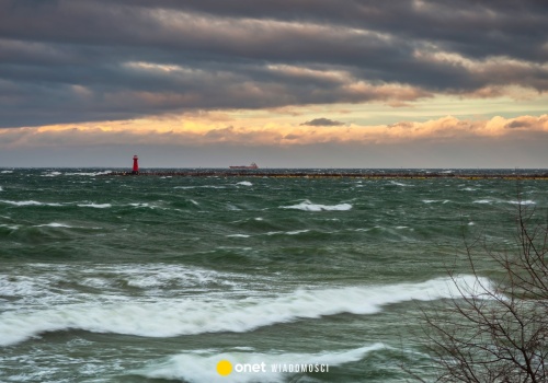 Silny wiatr uderza w sześć województw. IMGW wydał ostrzeżenia