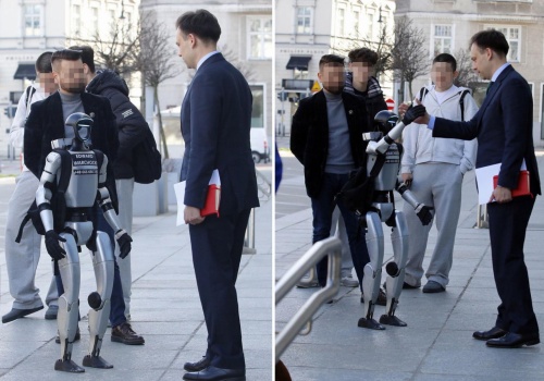 Minister finansów przybił piątkę z robotem! Edward Warchocki wdziera się na politycz…