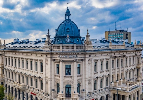 Ma paryski klimat i jest perełką Lublina. Nie zawsze był tu hotel