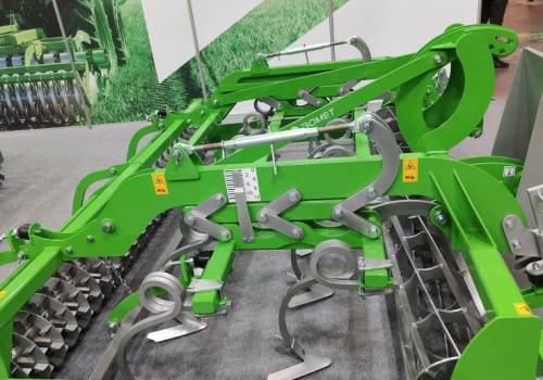 Bomet Canis to ciężki agregat do optymalnej uprawy przedsiewnej w korzystnej cenie