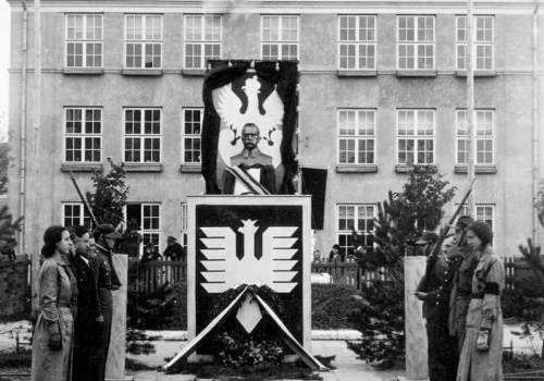 Kalendarium historyczne: 7 kwietnia 1938 – sanacja wprowadza państwowy kult Józefa Piłsudskiego