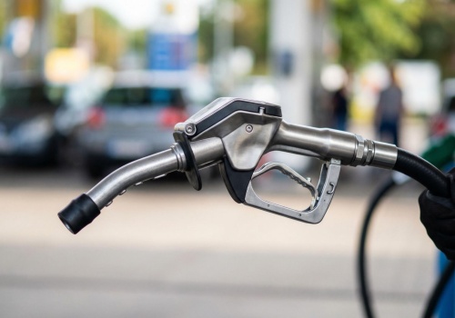 Hurtowe ceny paliw 07.04.2026. Dostawcy wstrzymują zmiany