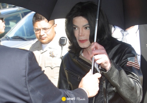 Nowe zdjęcia Michaela Jacksona obiegły sieć. Na oskarżenia reagował w jeden sposób. 