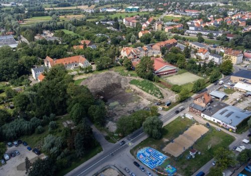 Mieszkania przy Warszawskiej później niż planowano