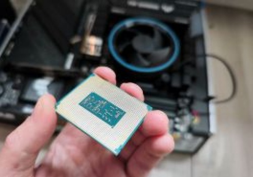 Starsze procesory Intela wracają do gry. Powód jest bardzo prosty – pieniądze