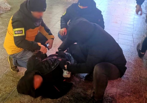 Oszuści zatrzymani. Spektakularna akcja policji przy Dworcu Centralnym