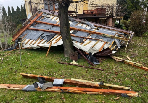 Silne wiatry nad regionem. 35 interwencji strażaków w powiecie zamojskim