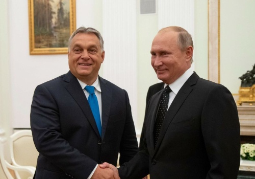 Wyciekły poufne rozmowy Orbana płaszczącego się przed Putinem