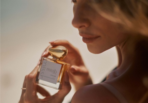 MISSB: manifest kobiecości zamknięty w zapachu