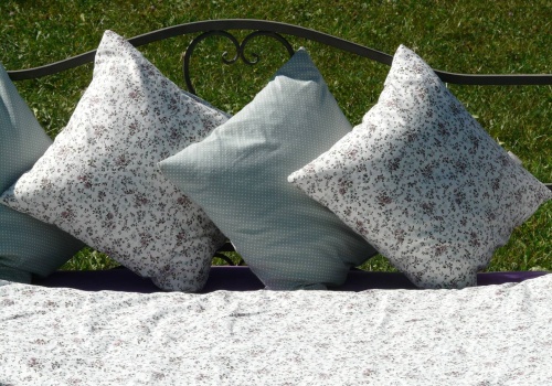 Poduszki lateksowe a cisza snu – czy materiał może wpływać na jakość nocnego wyciszenia?