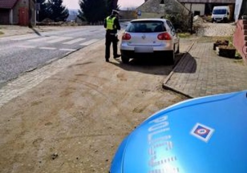 Zakaz prowadzenia, pojazd niedopuszczony do ruchu i nielegalny pobyt - kombinacja 34-latka