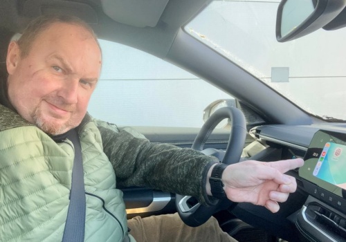 Pogadałem z ChatGPT w samochodzie. Wreszcie działa z Apple CarPlay. Czy było na co czekać?