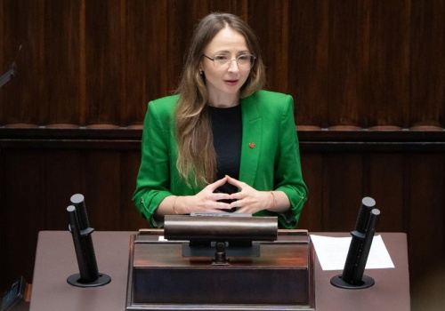 Jawność wynagrodzeń w Polsce: Nowe przepisy wejdą w życie później. Firmy zyskają cenny czas