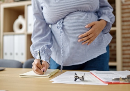 Zmiany w wynagrodzeniach kobiet w ciąży? Dokumenty już w Sejmie