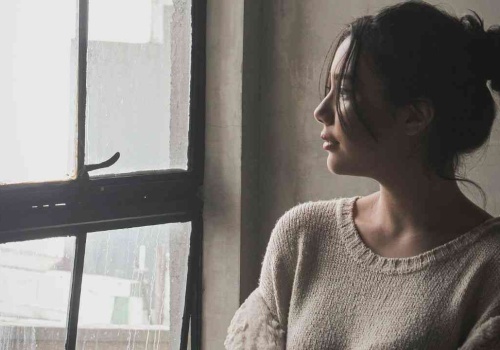 Pogoń za „więcej” nie daje szczęścia. Dlaczego czujesz niedosyt?