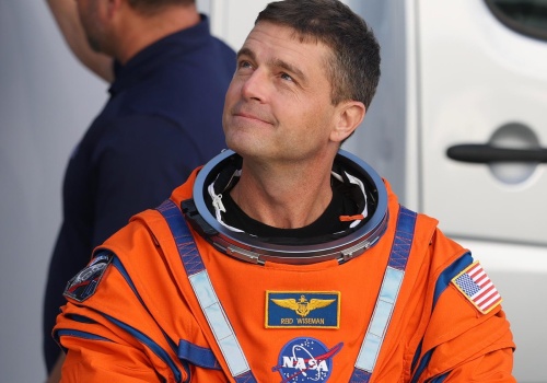 Łzy w kosmosie. Załoga Artemis II oddała hołd zmarłej żonie dowódcy