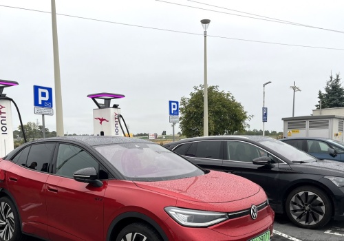 Polska stawia na elektryki. Ładowarki rosną jak grzyby po deszczu