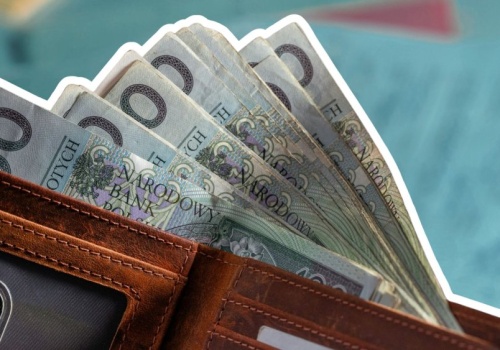 Skok optymizmu. 2 razy więcej Polaków śpi spokojnie, mimo że o finansach wie niewiele