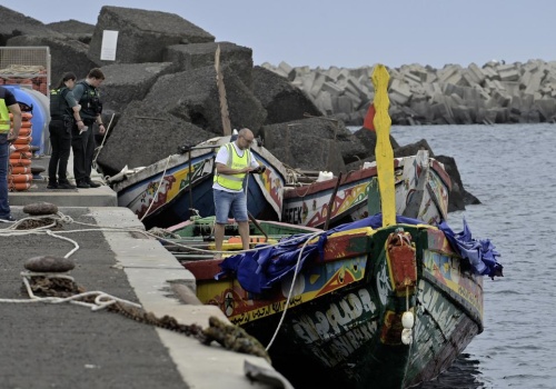 169 migrantów dotarło łodzią typu cayuco do portu na El Hierro