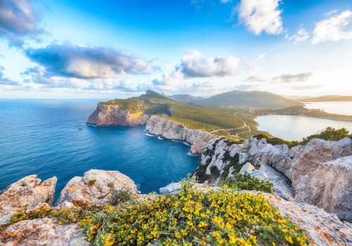 Zmień perspektywę na włoski błękit 😍 🌊 Wycieczka na Sardynię za 959 PLN 😎 Loty i hotel ze śniadaniami 🤌🤌