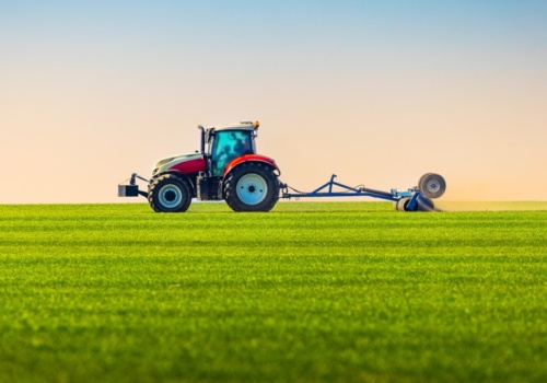 Produkcja rolna na wsi w ogniu politycznej walki. Rząd i prezydent mają osobne ustawy