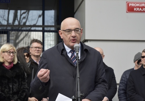 Ostrowski wraca do pracy. 