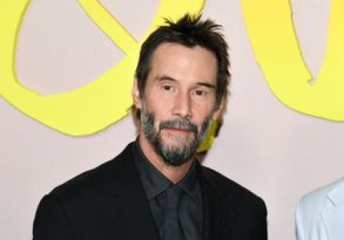 Pojawił się z ukochaną na premierze. Dzieli ich prawie 10 lat