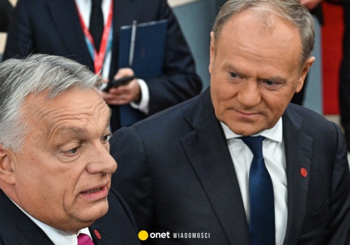 Viktor Orban zadał pytanie Donaldowi Tuskowi. W tle rozmowa z Władimirem Putinem