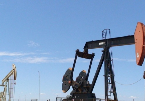 Saudi Aramco podnosi ceny ropy na maj. Złe wieści także dla Polski