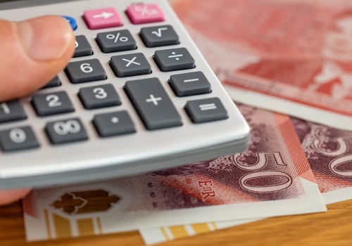 Rząd wydaje więcej na świadczenia niż dostaje w podatku dochodowym