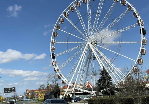 Chaos pod Wawelem. Apel o uporządkowanie bulwarów przy Hotelu Forum