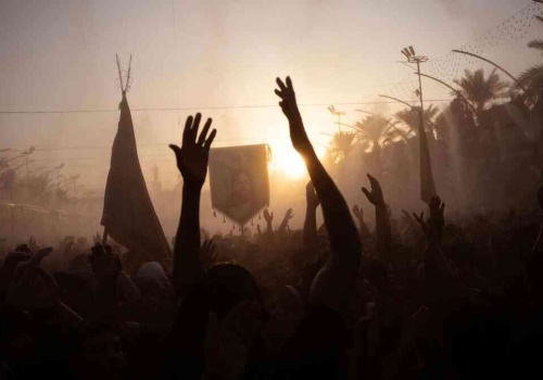 Mroczny cień ludzkości. Dlaczego ludzie ufają silnym liderom