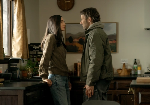 Mroczna materia powraca w alternatywnej rzeczywistości! Pierwsze zdjęcia z 2. sezonu