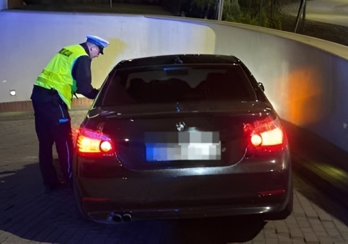 Driftował BMW na oczach policjantów. Stracił prawo jazdy