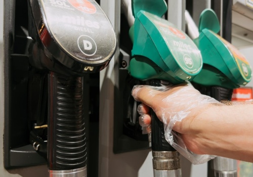 Służby sprawdzają maksymalne ceny na stacjach paliw. Są dane o nieprawidłowościach