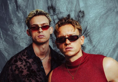 Podnoszący na duchu utwór. FAST BOY i ich piękne życie