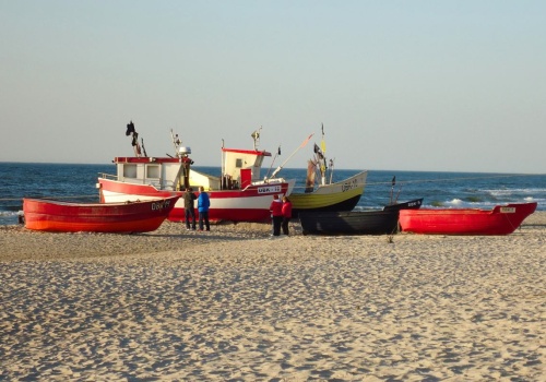 Ciche uzdrowisko nad Bałtykiem. Na miejscu plaża, morze i jezioro. Odpoczynek bez tłumów