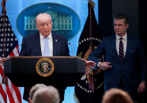 Czy USA użyją w Iranie broni jądrowej? Biały Dom komentuje: Skończone głupki