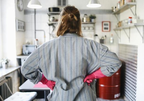 Praca w domu, której nikt nie widzi. Bez pensji, składek i emerytury