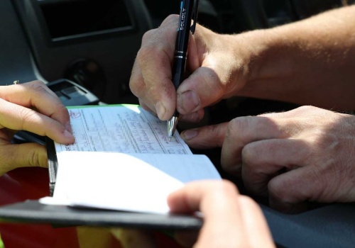 Pasażer może dostać mandat za brak gaśnicy w aucie. W jednym przypadku