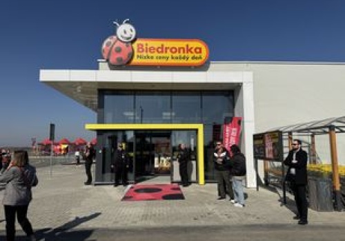 Trudny start Biedronki. Rozczarowanie zamiast 