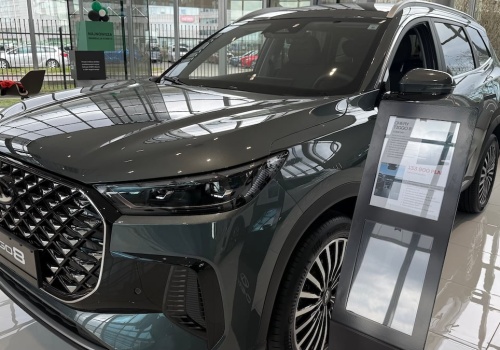 Ten duży SUV za 125 tys. zł zaskakuje w realu. W salonie widać, dlaczego Kodiaq i Tayron mają problem