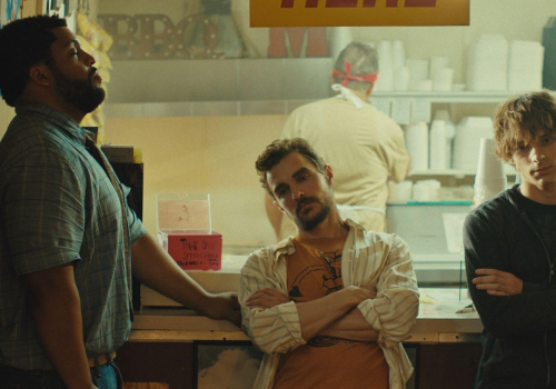 Macon Blair wraca z nową komedią. Kiedy Idiots trafi do kin?