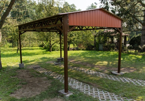 Wiata w ogródku nie zawsze jest zgodna z przepisami. Oto co mówi prawo